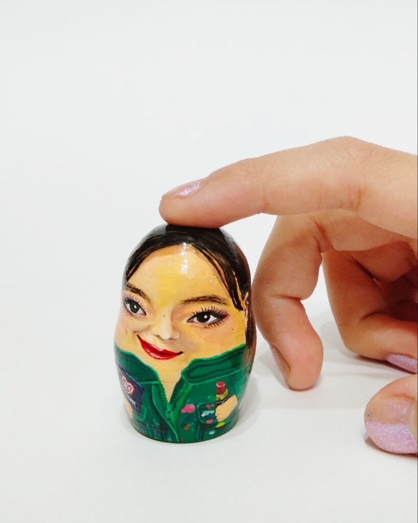 【Teenage Journey】
Wooden matryoshka dolls (set of 10), acrylic paint
August 2021
5
Rin Northwind
リン ノースウィンド