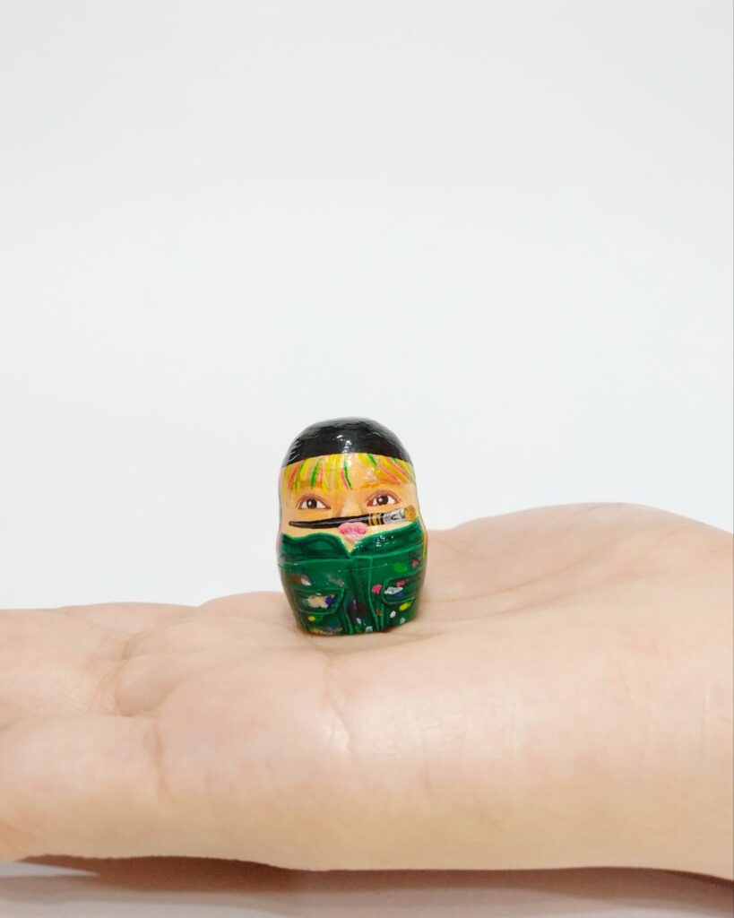 【Teenage Journey】
Wooden matryoshka dolls (set of 10), acrylic paint
August 2021
4
Rin Northwind
リン ノースウィンド