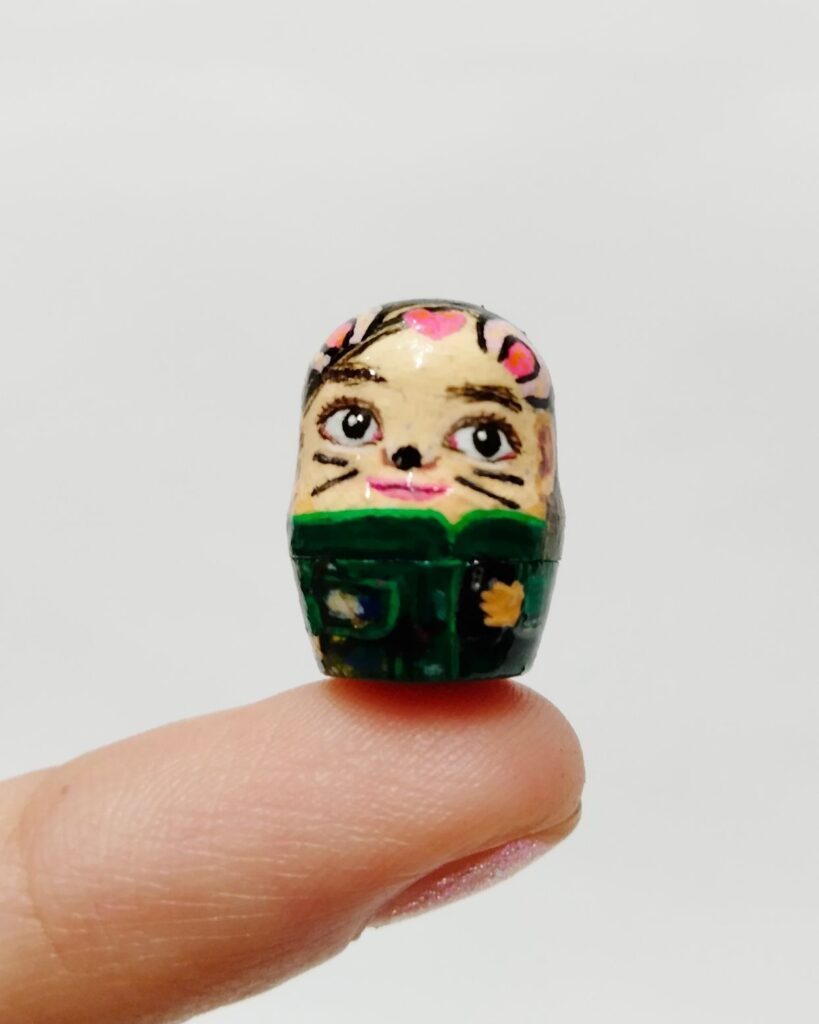 【Teenage Journey】
Wooden matryoshka dolls (set of 10), acrylic paint
August 2021
2
Rin Northwind
リン ノースウィンド