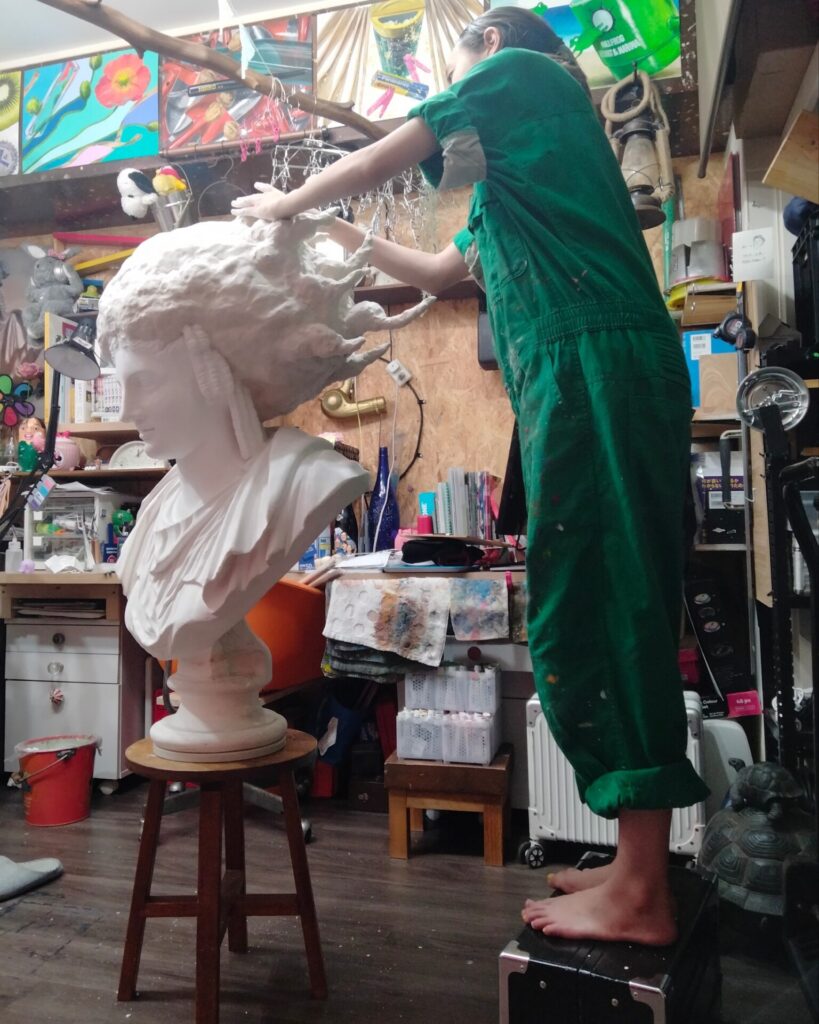 【覚醒のP】 W:750 H:1050 D:592mm Plaster statue (Pajant), stone clay, wire, plastic sheet, spray paint, resin, crystal stones September 2021 Work in progress2 Rin Northwind リン ノースウィンド