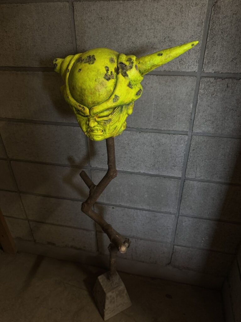 【 F 】
June 2022
Stone clay, wood, screws, concrete.

Rin Northwind
リン ノースウィンド