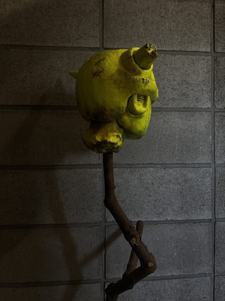 【 F 】
June 2022
Stone clay, wood, screws, concrete.

Rin Northwind
リン ノースウィンド