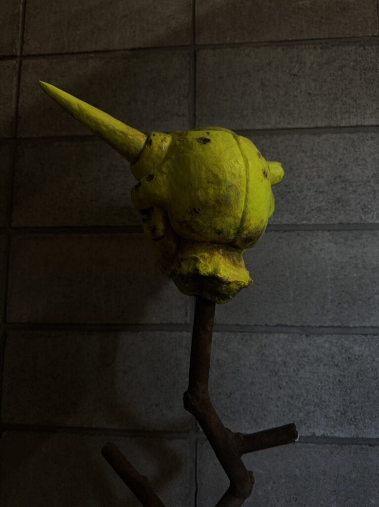 【 F 】
June 2022
Stone clay, wood, screws, concrete.

Rin Northwind
リン ノースウィンド