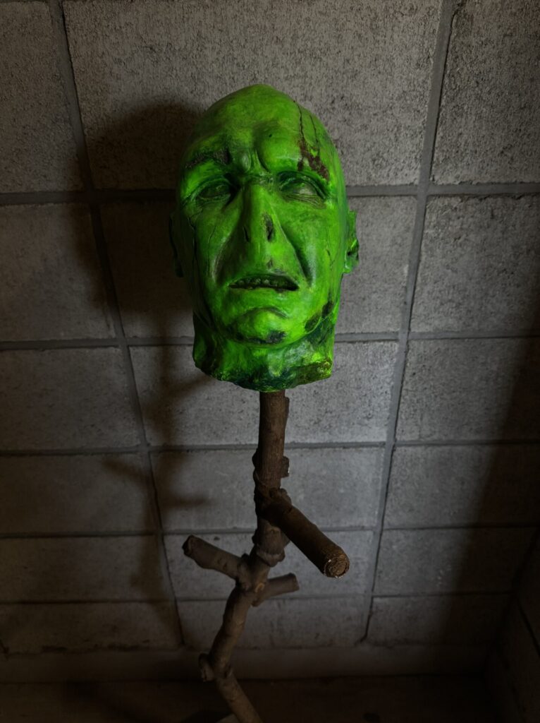 【 V 】
June 2022
Stone clay, wood, screws, concrete.

Rin Northwind
リン ノースウィンド