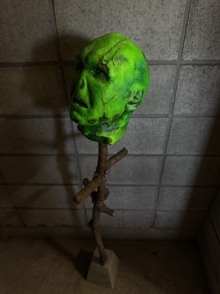 【 V 】
June 2022
Stone clay, wood, screws, concrete.

Rin Northwind
リン ノースウィンド