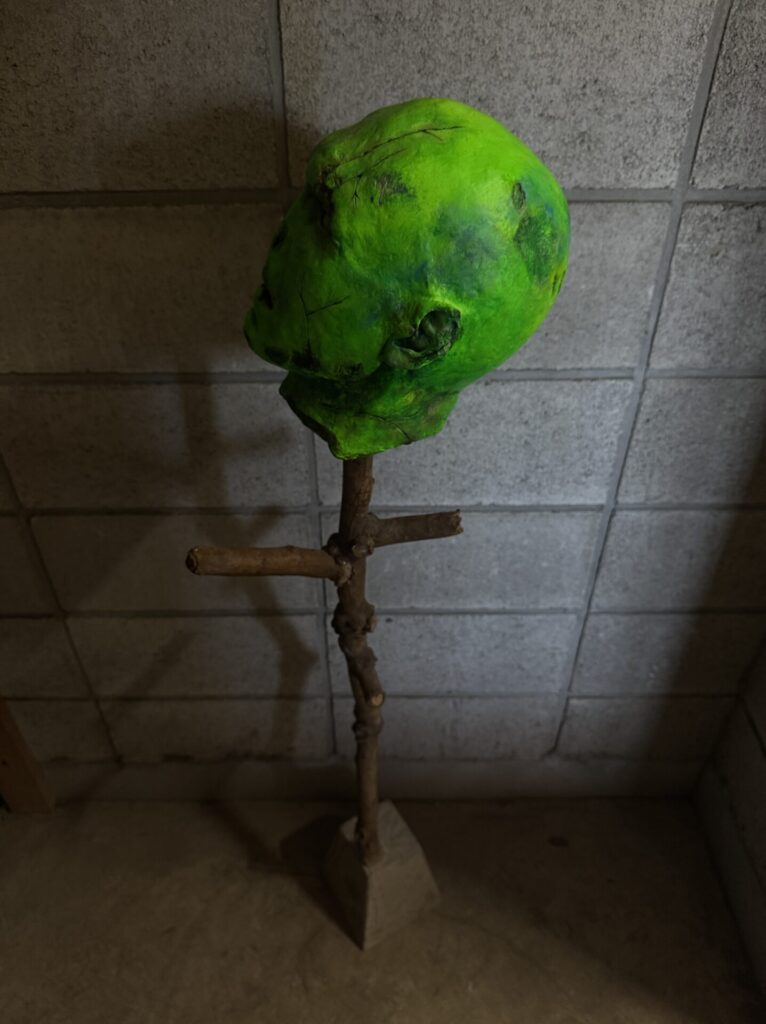 【 V 】
June 2022
Stone clay, wood, screws, concrete.

Rin Northwind
リン ノースウィンド