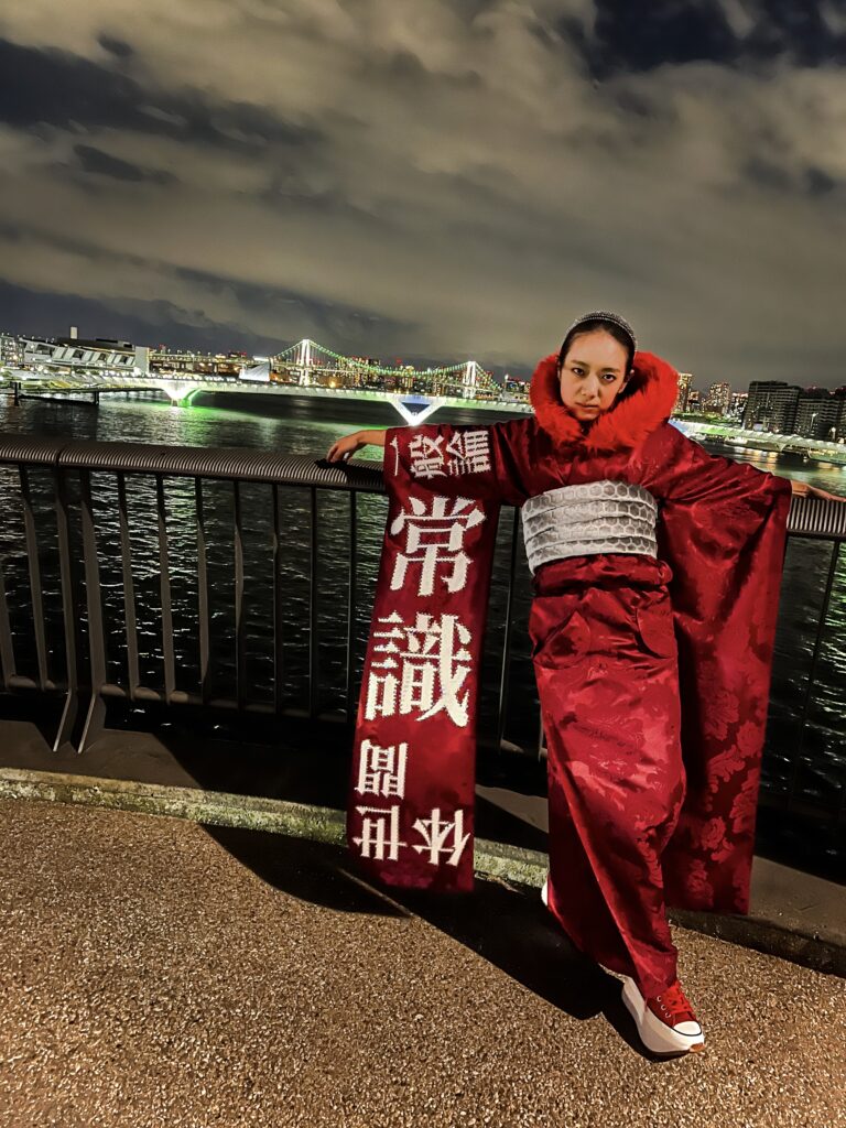 【成人の晴れ着】(traditional festive kimono)
January 2023
Fabric, faux fur, Swarovski crystals, acrylic paint
In the city
Rin Northwind
リン ノースウィンド