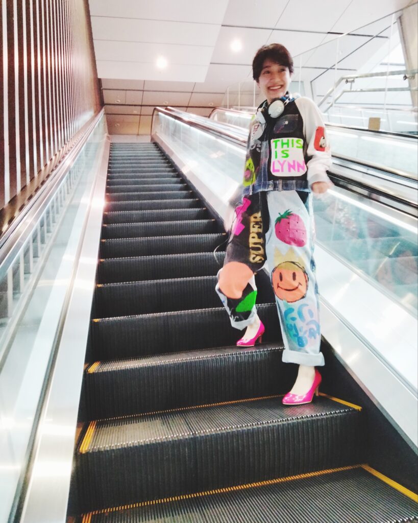 【つなぎ】(Work Coveralls)
November 2021
Vintage denim, spray paint, acrylic paint, Swarovski crystals
Worn by the artist
Rin Northwind
リン ノースウィンド