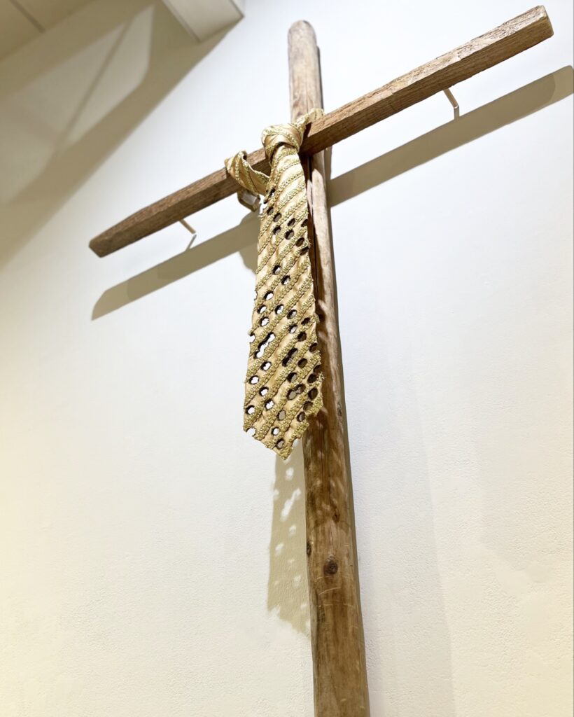 【cheese】
2023
Gold polyester fabric, gold lace, resin, acrylic paint

Rin Northwind
リン ノースウィンド