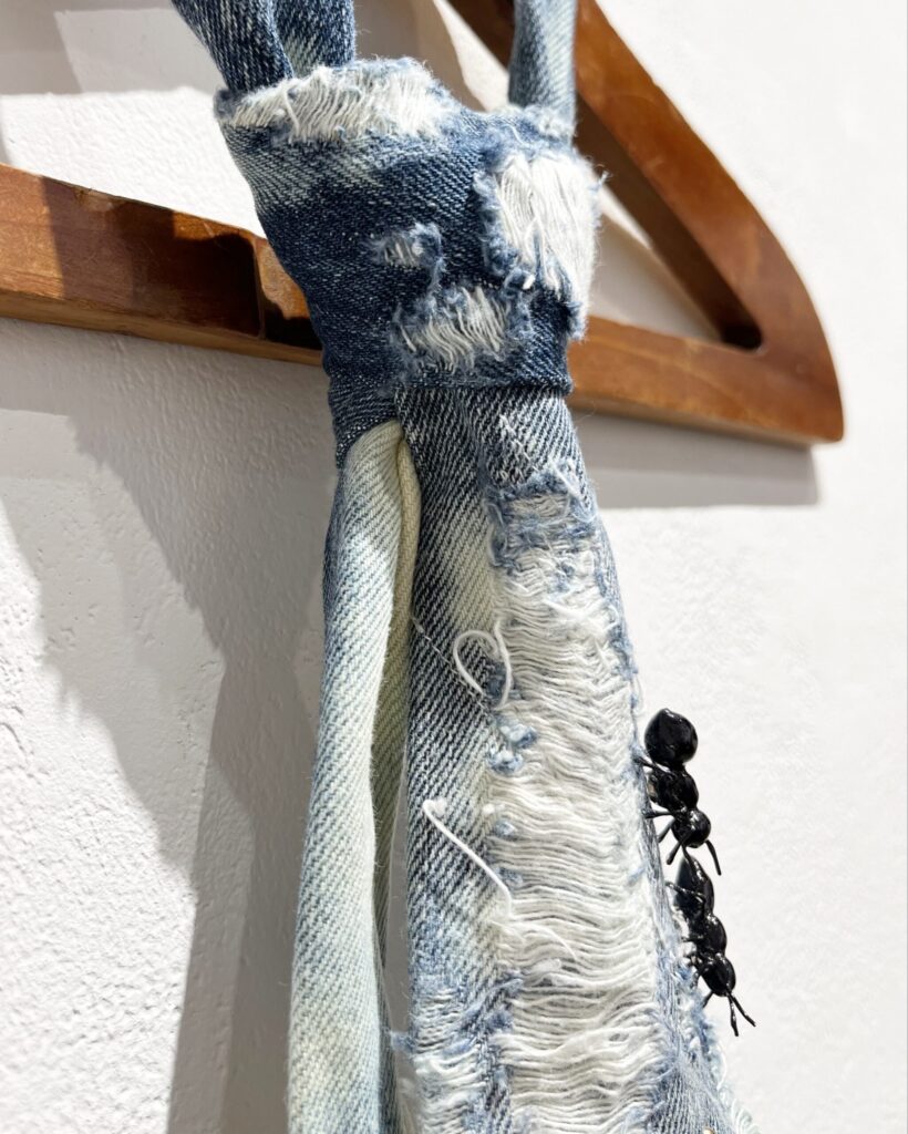 【Rock 'n' roll】
2023
Vintage denim fabric, putty, wire, spray paint, resin, brass studs, bleach
Detail
Rin Northwind