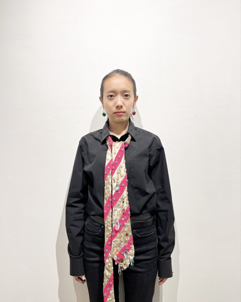 【LADIES】
2023
100% silk fabric, 100% wool fabric, Swarovski crystals, embroidery thread, beads

Rin Northwind