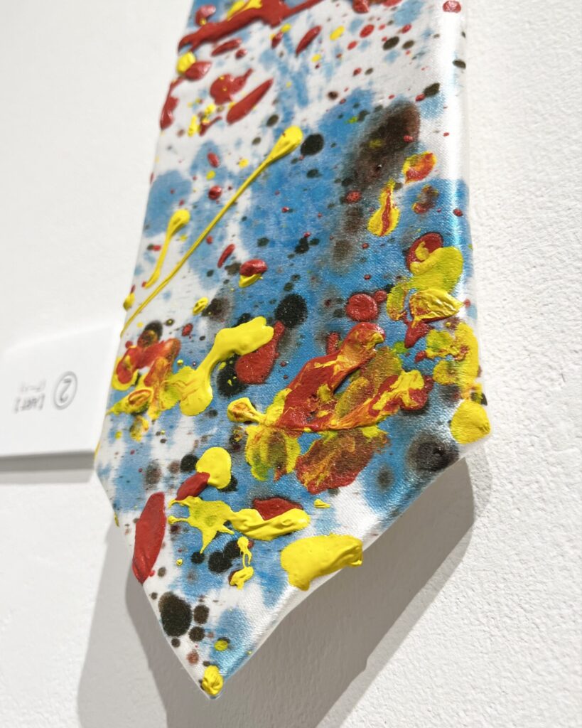 【ＡＲＴ】
2023
Polyester fabric, acrylic paint, glue, wood powder, food coloring, paper, pen
＋resin, styrofoam container, plastic container, plastic spoon, bamboo skewer, wooden chopsticks
Detail3
Rin Northwind