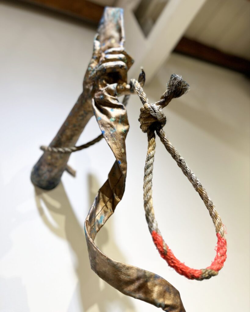 【SALOME】
2023
Handmade necktie, rope, stone clay, acrylic paint, water-based paint, phosphorescent paint
Detail
Rin Northwind
リン ノースウィンド