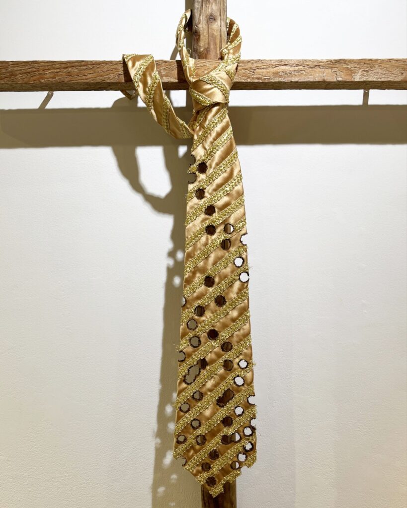 【cheese】
2023
Gold polyester fabric, gold lace, resin, acrylic paint
Detail
Rin Northwind
リン ノースウィンド