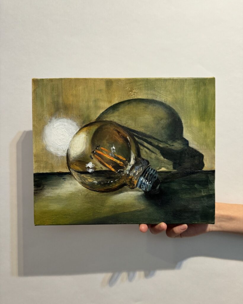 【shadow of illuminated bulb】(照らされた電球の影)
December 2023
Oil paint on canvas
F3(27cm×22cm)

Rin Northwind