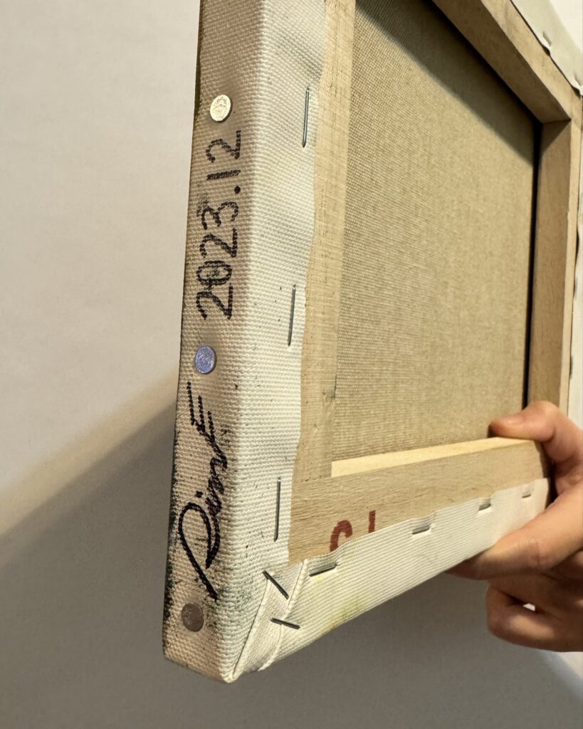 【shadow of illuminated bulb】(照らされた電球の影)
December 2023
Oil paint on canvas
F3(27cm×22cm)
Side
Rin Northwind