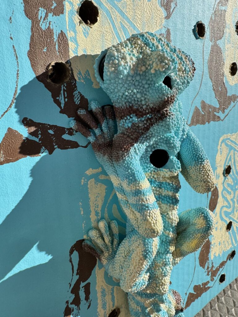 【猛毒SESSION #009】 2024 Resin, cardboard, acrylic paint, water-based paint, magnets, wooden frame, varnish H:600 W:450 D:44 Price(TWD): 35,000 Rin Northwind