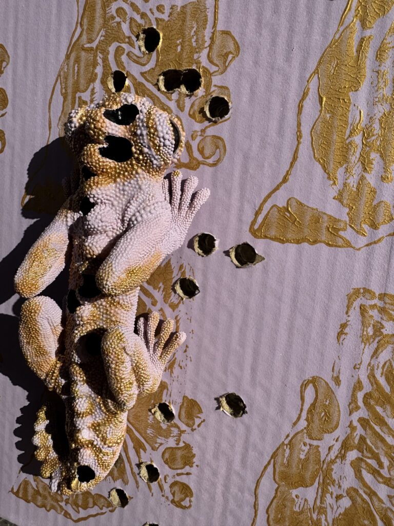 【猛毒SESSION #010】 2024 Resin, cardboard, acrylic paint, water-based paint, magnets, wooden frame, varnish H:600 W:450 D:44 Price(TWD): 40,000 Rin Northwind