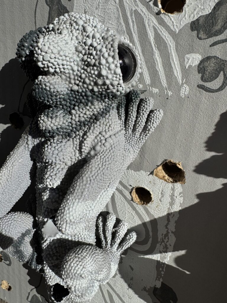 【猛毒SESSION #014】 2024 Resin, cardboard, acrylic paint, water-based paint, magnets, wooden frame, varnish H:600 W:450 D:44 Price(TWD): 40,000 Rin Northwind