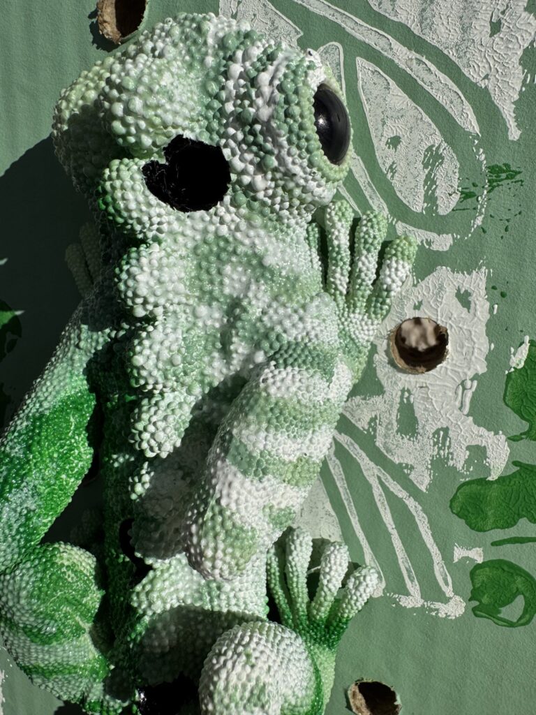 【猛毒SESSION #011】 2024 Resin, cardboard, acrylic paint, water-based paint, magnets, wooden frame, varnish H:600 W:450 D:44 Price(TWD): 35,000 Rin Northwind