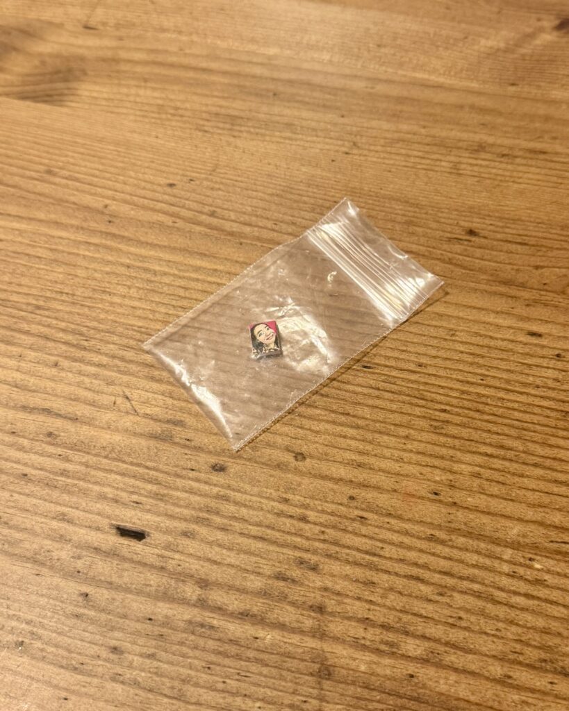 【minimum self】
2023
Acrylic on paper
10mm×8mm
In storage
Rin Northwind