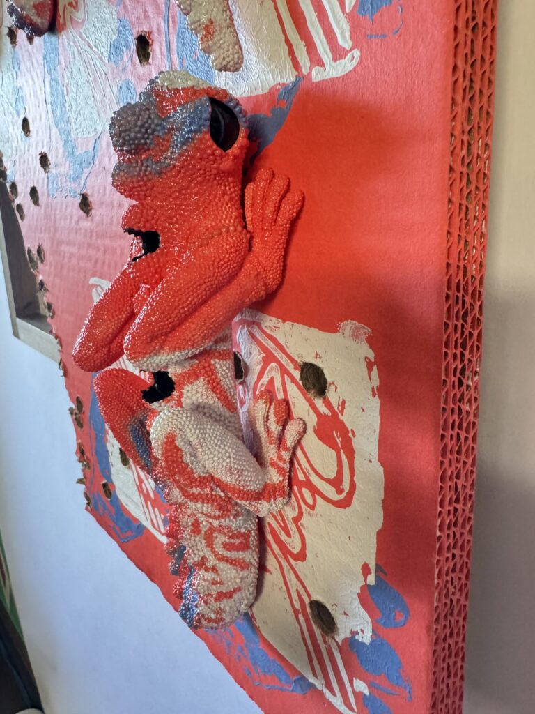 【猛毒SESSION #002】
2024
Resin, cardboard, acrylic paint, water-based paint, magnets, wooden frame, varnish

H:900 
W:600 
D:44

Price(TWD): 70,000 -sold out-
Detail4
Rin Northwind