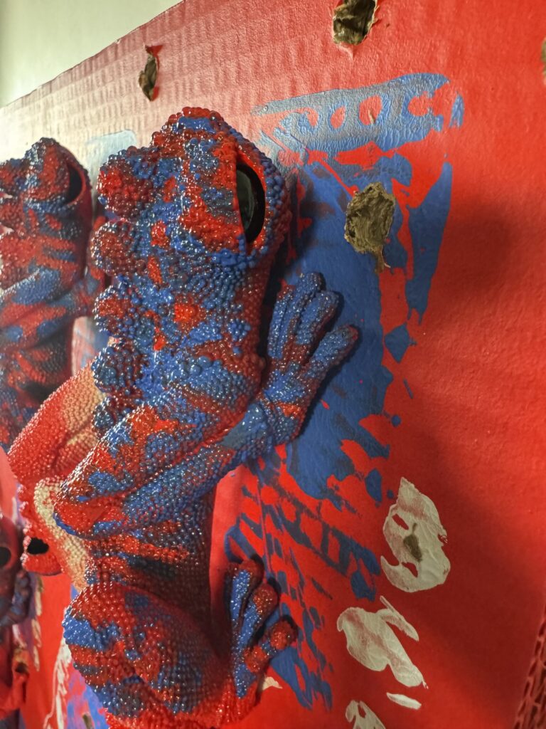 【猛毒SESSION #001】
2024
Resin, cardboard, acrylic paint, water-based paint, magnets, wooden frame, varnish

H:900 
W:600 
D:98

Price(TWD): 80,000
Detail6
Rin Northwind