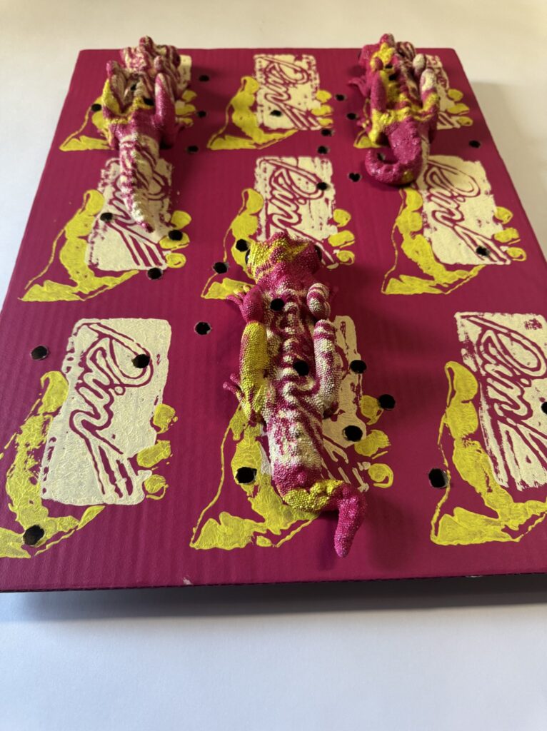 【猛毒SESSION #015】
2024
Resin, cardboard, acrylic paint, water-based paint, magnets, wooden frame, varnish

H:600
W:450
D:44

Rin Northwind