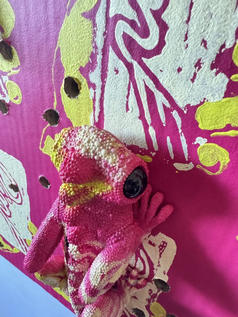 【猛毒SESSION #015】 2024 Resin, cardboard, acrylic paint, water-based paint, magnets, wooden frame, varnish H:600 W:450 D:44 Price(TWD): 40,000 -sold out- Rin Northwind