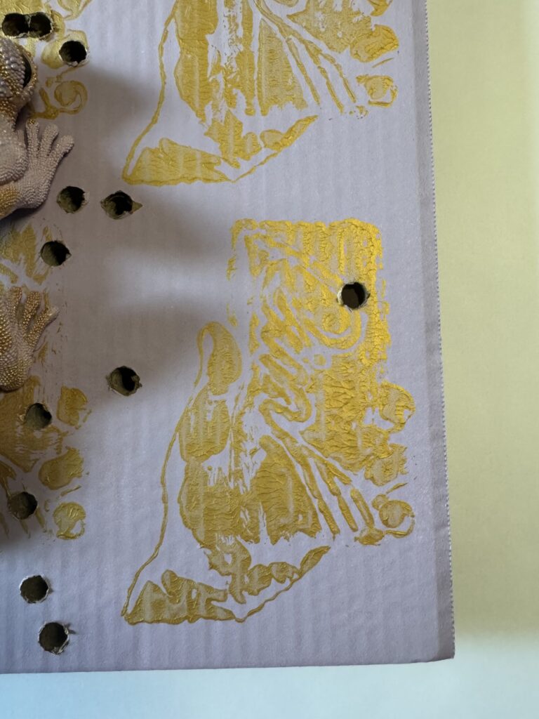 【猛毒SESSION #010】 2024 Resin, cardboard, acrylic paint, water-based paint, magnets, wooden frame, varnish H:600 W:450 D:44 Price(TWD): 40,000 Rin Northwind