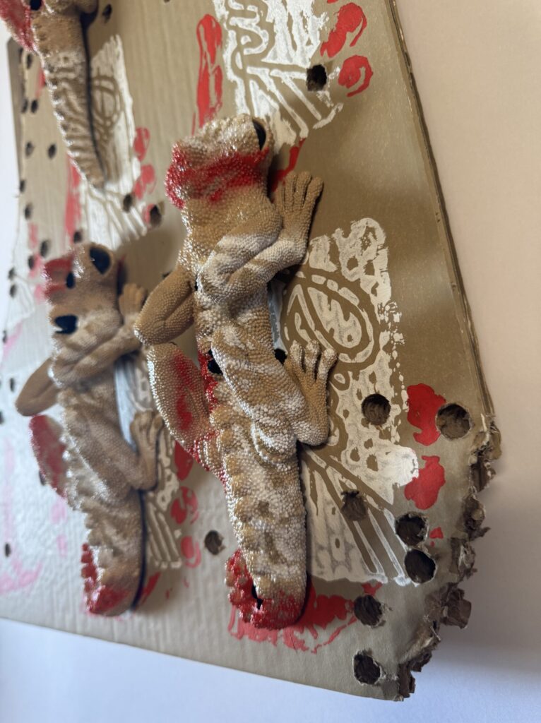 【猛毒SESSION #013】detail3 2024 Resin, cardboard, acrylic paint, water-based paint, magnets, wooden frame, varnish H:600 W:450 D:44 Price(TWD): 40,000 Rin Northwind