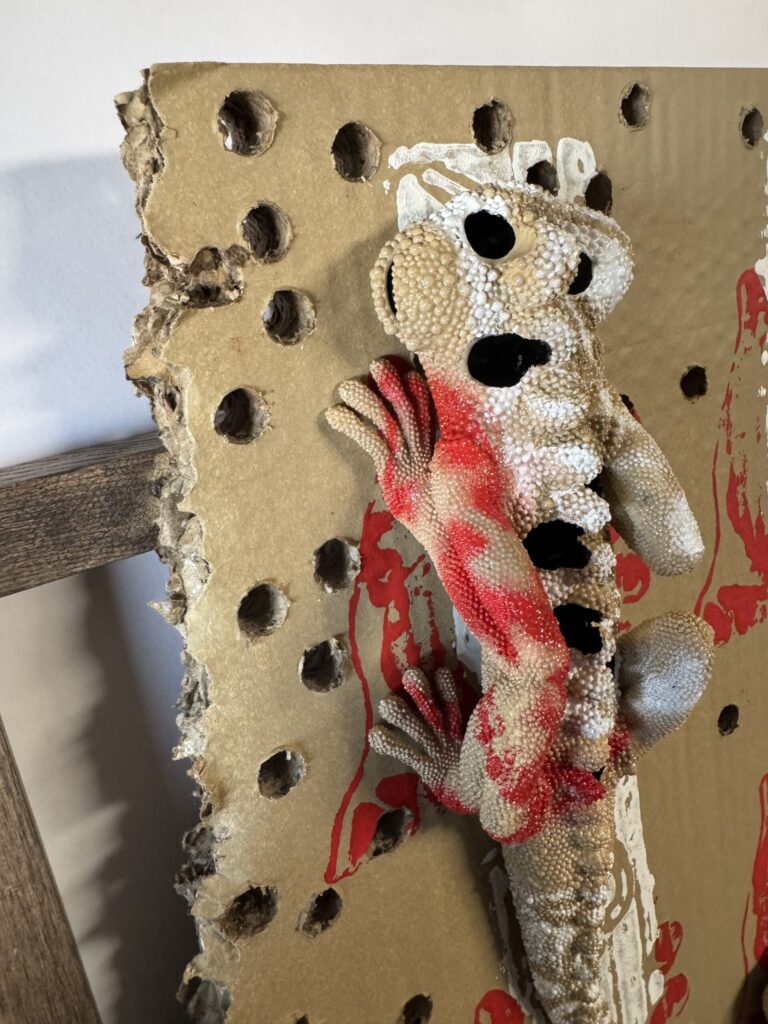 【猛毒SESSION #013】detail2 2024 Resin, cardboard, acrylic paint, water-based paint, magnets, wooden frame, varnish H:600 W:450 D:44 Price(TWD): 40,000 Rin Northwind