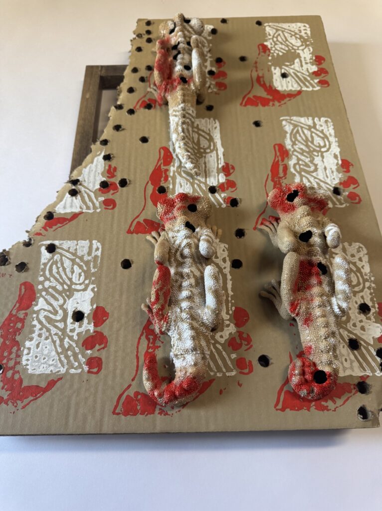 【猛毒SESSION #013】detail4 2024 Resin, cardboard, acrylic paint, water-based paint, magnets, wooden frame, varnish H:600 W:450 D:44 Price(TWD): 40,000 Rin Northwind